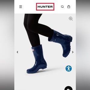 Hunter Short Gloss in color Navy women’s 10